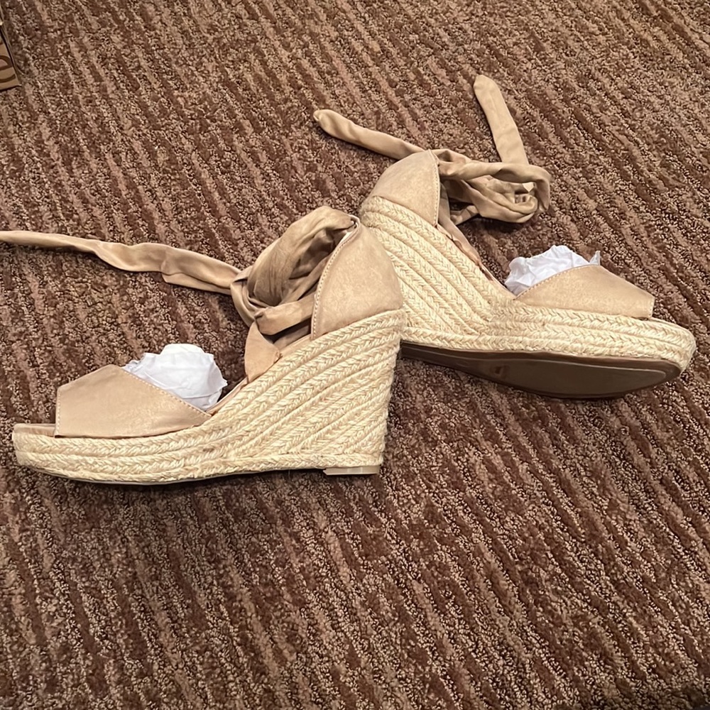 NWT Tan wedges - Picture 3 of 4